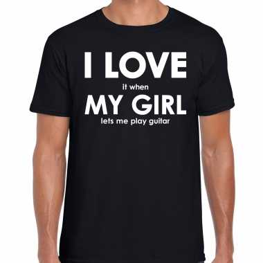 Cadeau t-shirt gitarist i love it when my girl lets me play guitar zwart voor heren kopen