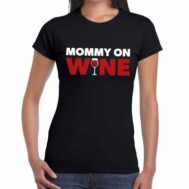 Fun t-shirt mommy on wine zwart voor dames kopen