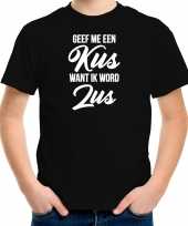 Geef een kus ik word zus kado shirt voor meisjes kinderen zwart kopen