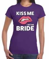 Kiss me i am the bride paars fun t-shirt voor dames kopen