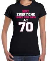 Not everyone looks this good at 70 t-shirt 70 jaar verjaardag shirt zwart voor dames kopen