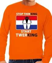Stop thinking start twerking sweater oranje heren kopen